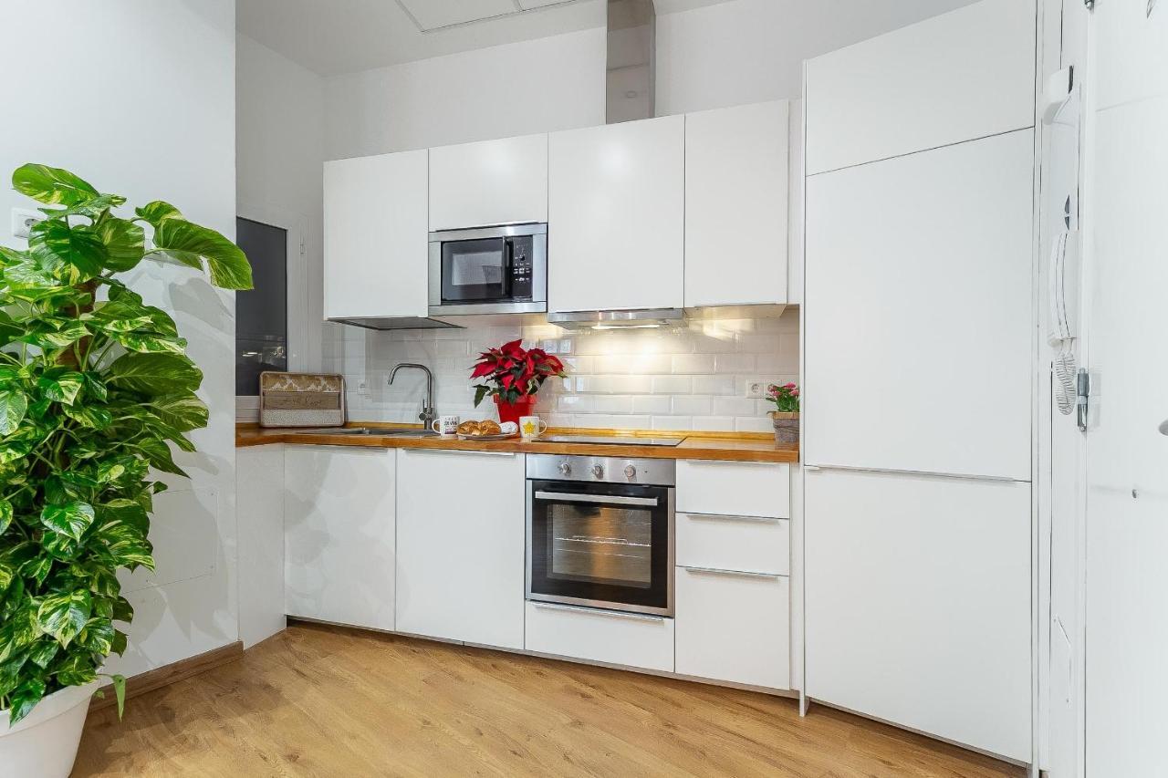 Larios Deluxe Studio Málaga Exteriör bild
